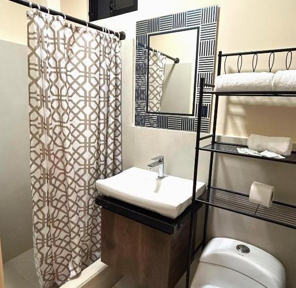 اتاق استاندارد با چشم‌انداز استخر, Ocean Drive Lodge