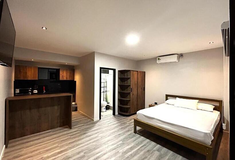 سوییت با چشم‌انداز استخر, Ocean Drive Lodge