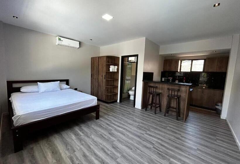 سوییت با چشم‌انداز استخر, Ocean Drive Lodge
