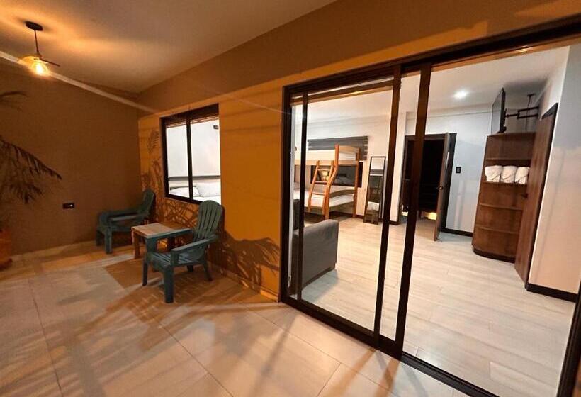 سوییت جونیور با بالکن, Ocean Drive Lodge