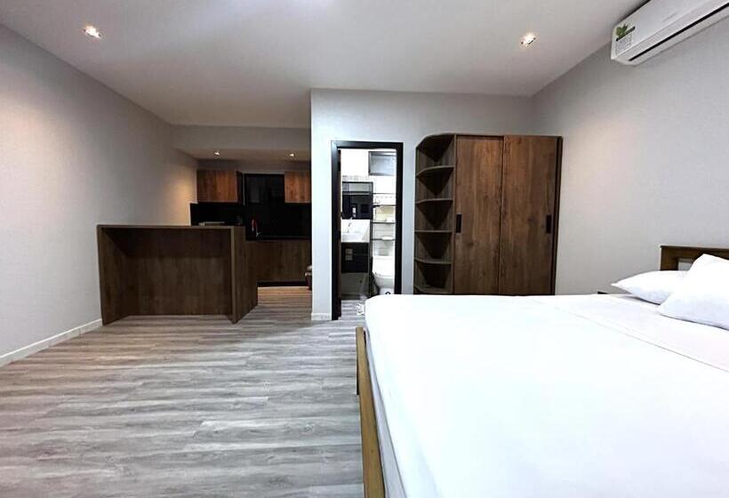 سوییت با چشم‌انداز استخر, Ocean Drive Lodge