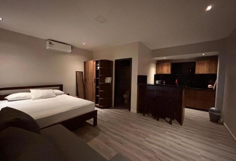 سوییت با چشم‌انداز استخر, Ocean Drive Lodge