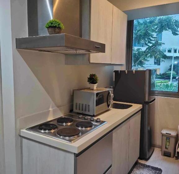 اتاق خانوادگی, My Space At Azure Urban Resort Residences