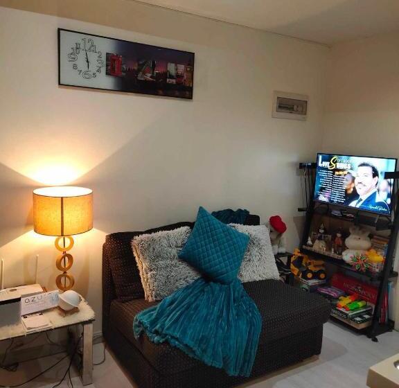 اتاق خانوادگی, My Space At Azure Urban Resort Residences