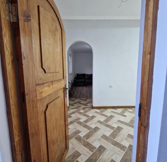 Студия Стандарт, Selina Guest House