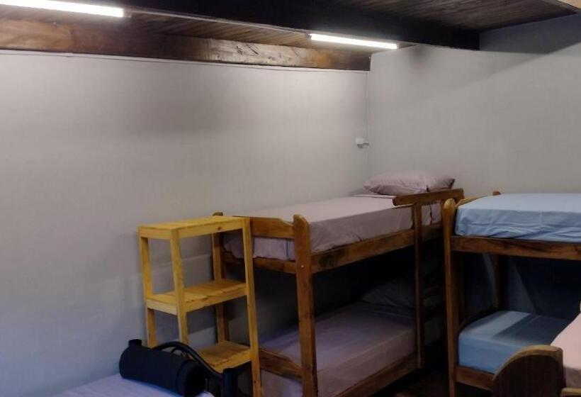 Кровать в Общей Комнате, Hostel Acogedor Cerca De Posadas
