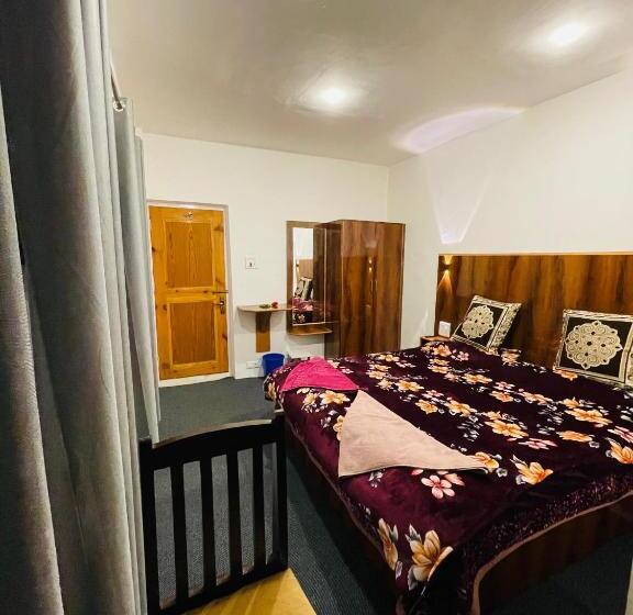 اتاق لوکس با بالکن, The Gulmarg Palace