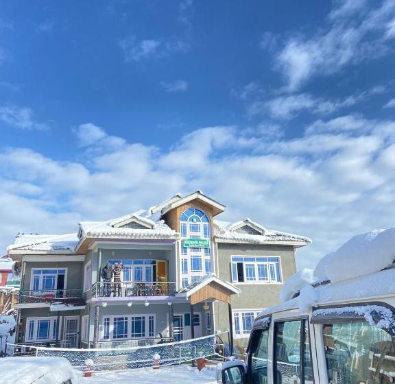 اتاق لوکس با بالکن, The Gulmarg Palace