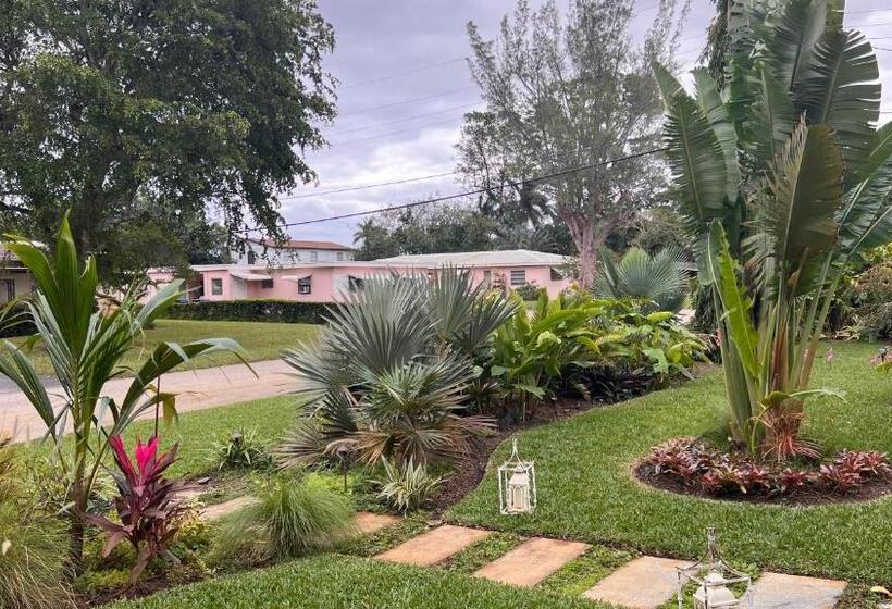 חדר דחוקס עם מיטת קינג, Paradise Gardens Wilton Manors  Male Only