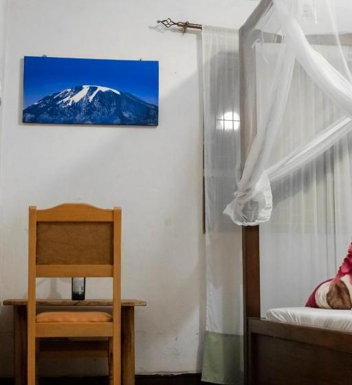 اتاق لوکس با تخت بزرگ, Kilimanjaro Vines Retreat Hotel Mdawi