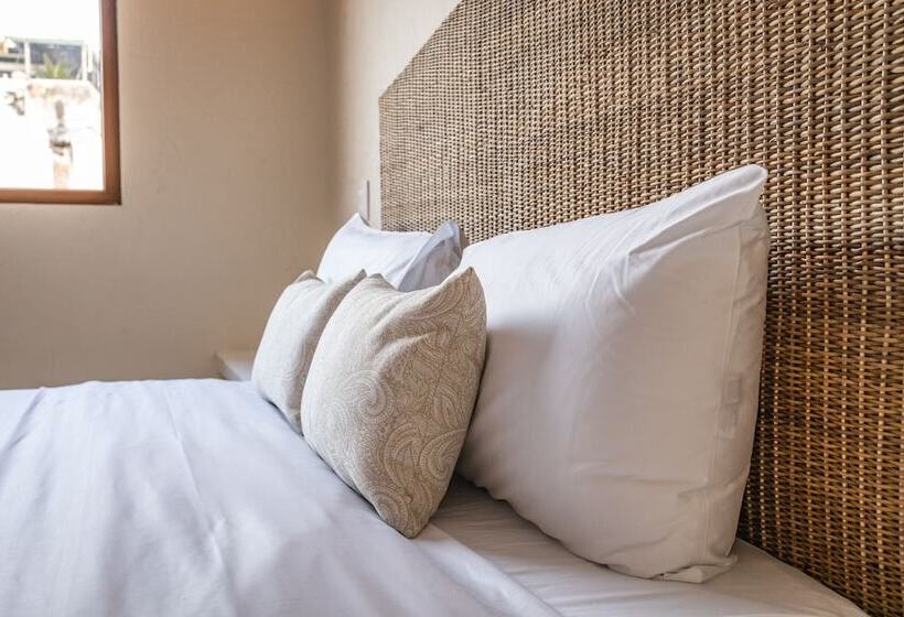 اتاق سوپریور با تخت بزرگ, Casa Noa Colonial Rooms