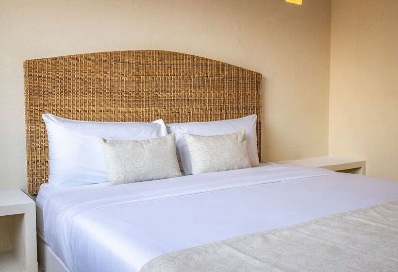 اتاق سوپریور با تخت بزرگ, Casa Noa Colonial Rooms