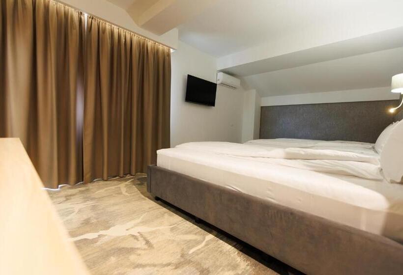 اتاق استاندارد سه نفره, Pensiunea Axe Boutique