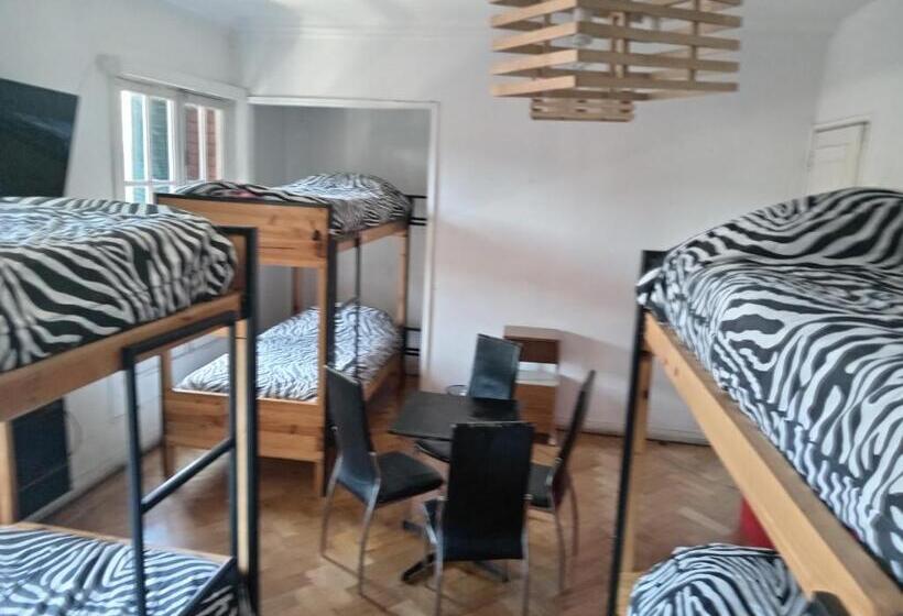 اتاق خانوادگی, Hostal Salvador