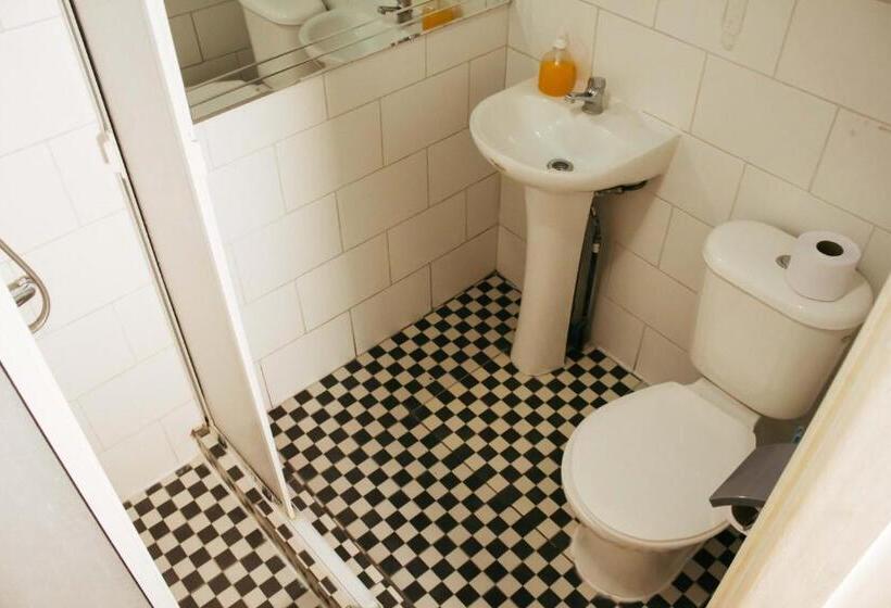 اتاق استاندارد سه نفره, Hostal Salvador