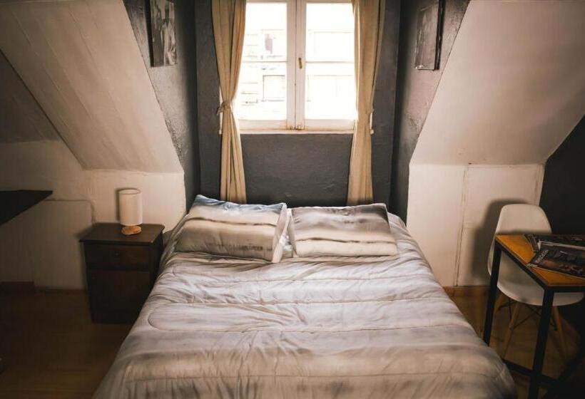 اتاق استاندارد سه نفره, Hostal Salvador