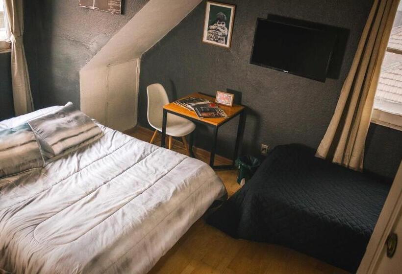 اتاق استاندارد سه نفره, Hostal Salvador