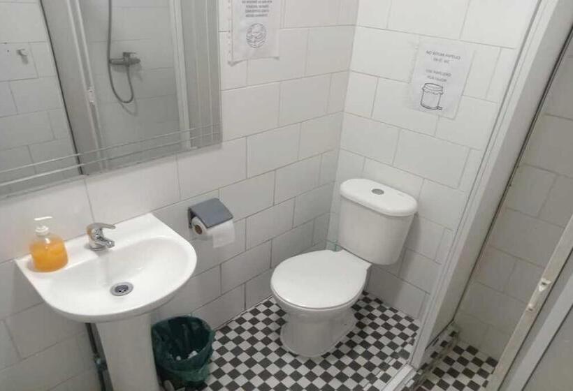 اتاق اکونومی, Hostal Salvador