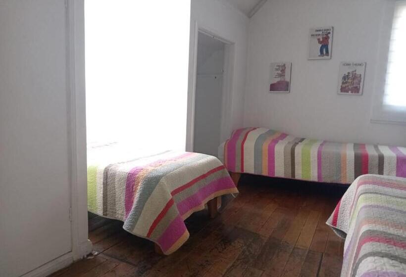 Economy Triple Room, Hostal Salvador