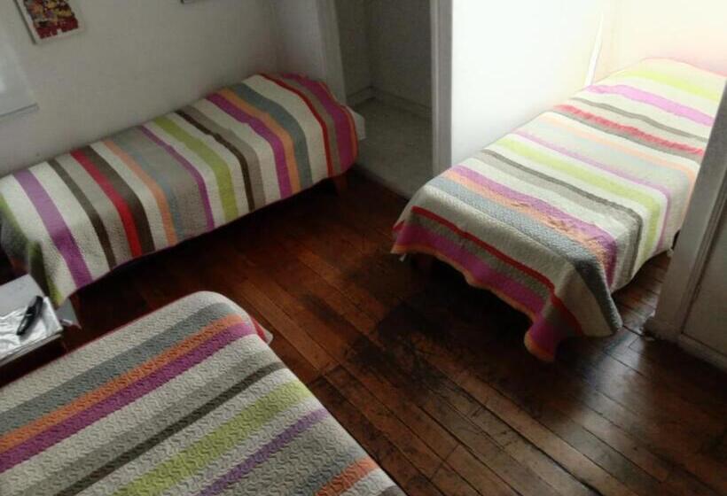 Economy Triple Room, Hostal Salvador