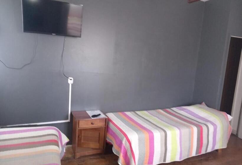 Economy Triple Room, Hostal Salvador