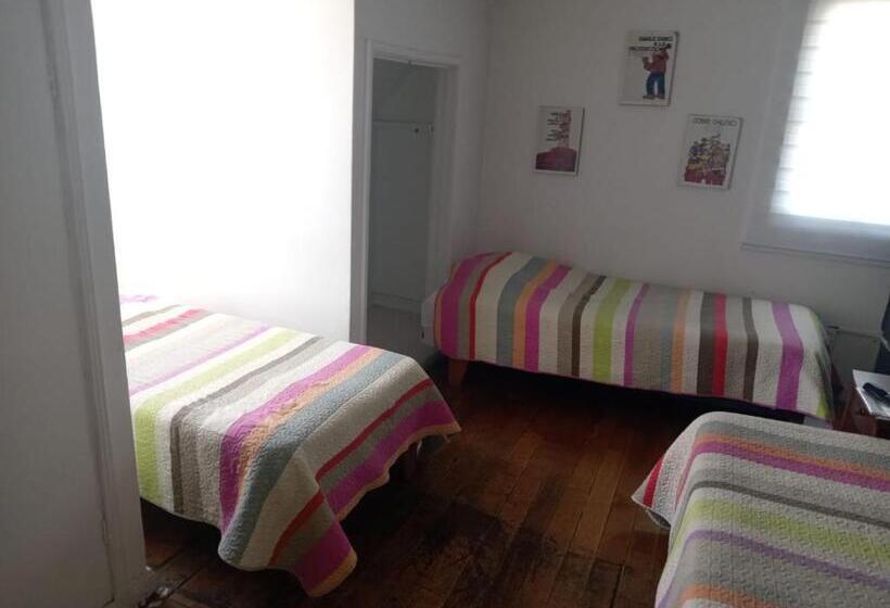Economy Triple Room, Hostal Salvador