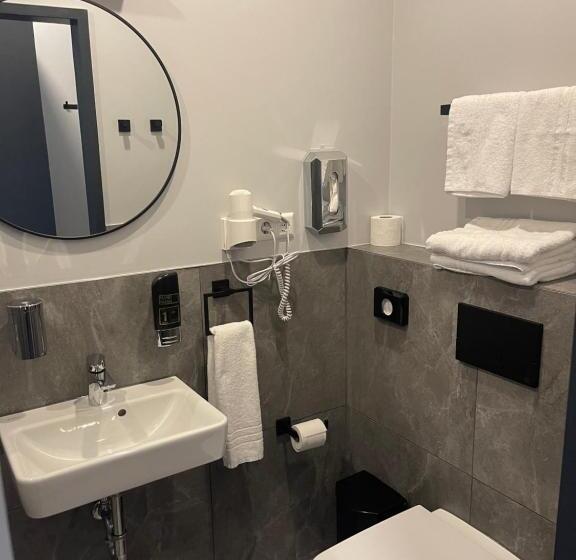 اتاق اکونومی, Motel Blue Messe
