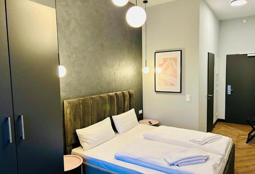 اتاق سوپریور با تخت بزرگ, Motel Blue Messe