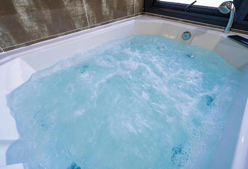 اتاق خانوادگی با چشم‌انداز دریا, Le Paradis Ocen View Spa Pension