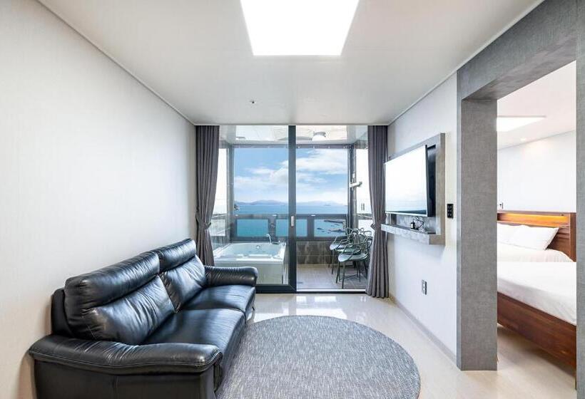 اتاق خانوادگی با چشم‌انداز دریا, Le Paradis Ocen View Spa Pension