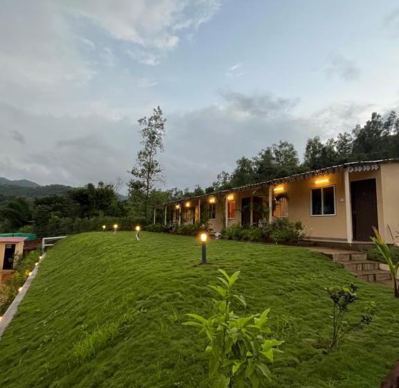 Suite with lake view, Vrisa Mountain Retreat