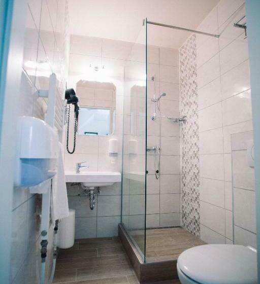 Quarto Estandar, ötösfogat Panzió
