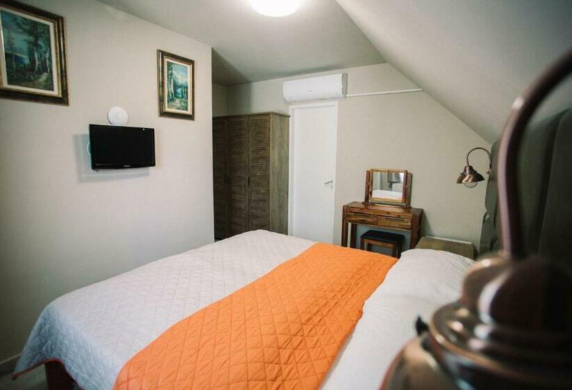 Quarto Estandar, ötösfogat Panzió
