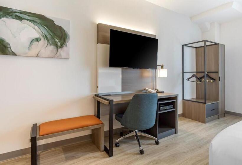 سوئیت برای معلولان, Comfort Inn & Suites Newark Liberty International Airport