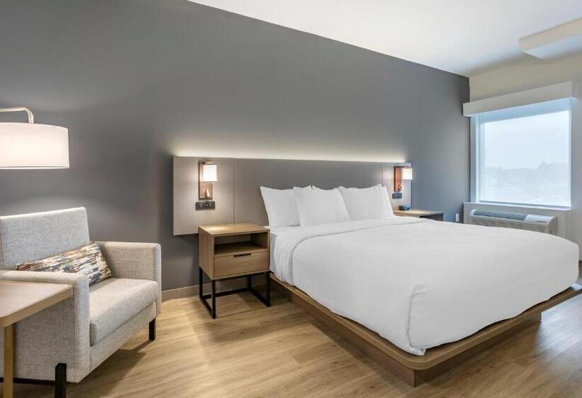 اتاق استاندارد با تخت بزرگ, Comfort Inn & Suites Newark Liberty International Airport
