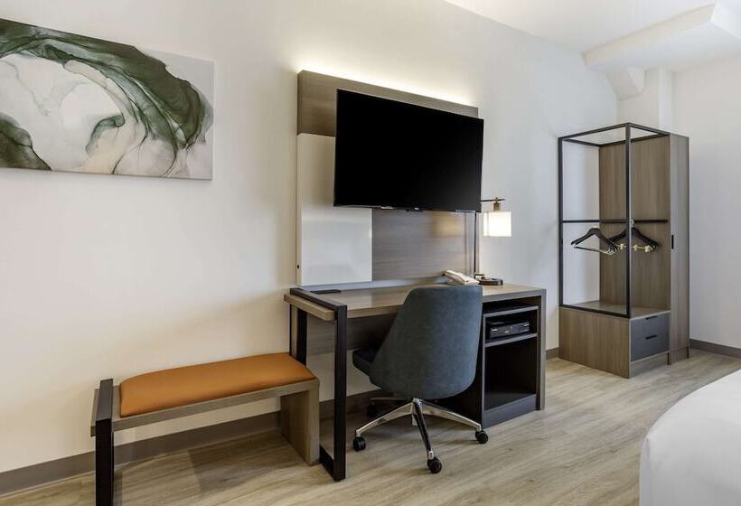 سوئیت برای معلولان, Comfort Inn & Suites Newark Liberty International Airport