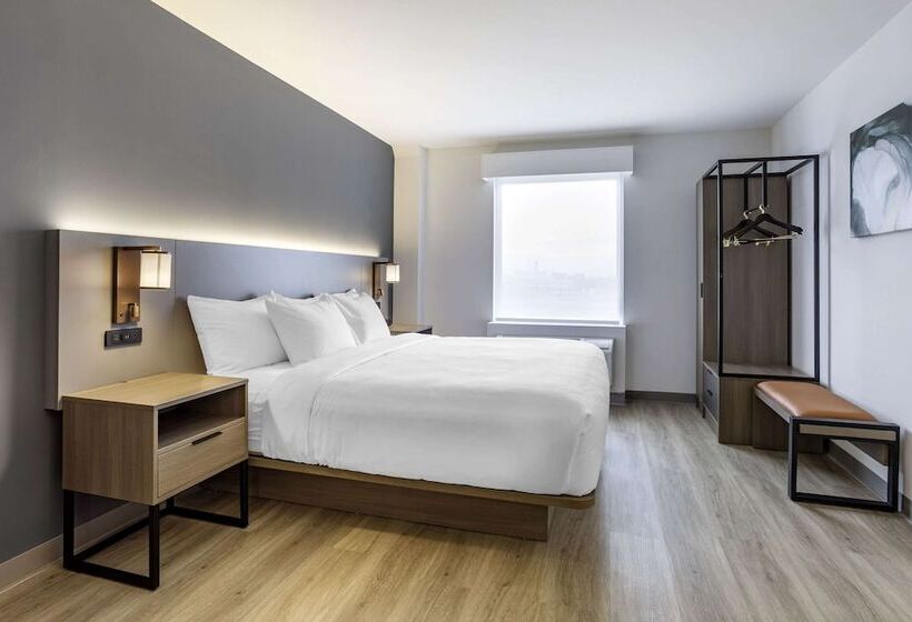سوییت, Comfort Inn & Suites Newark Liberty International Airport