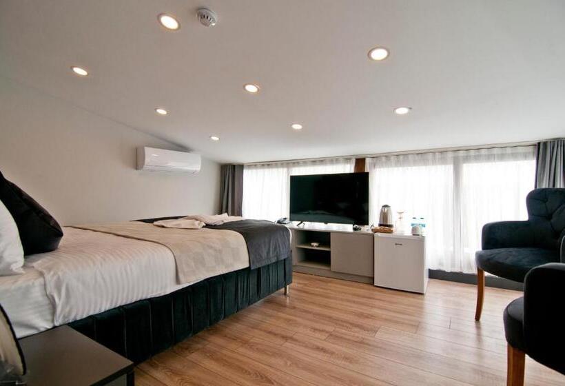 اتاق لوکس با چشم‌انداز دریا, Demhat Hotel Old City