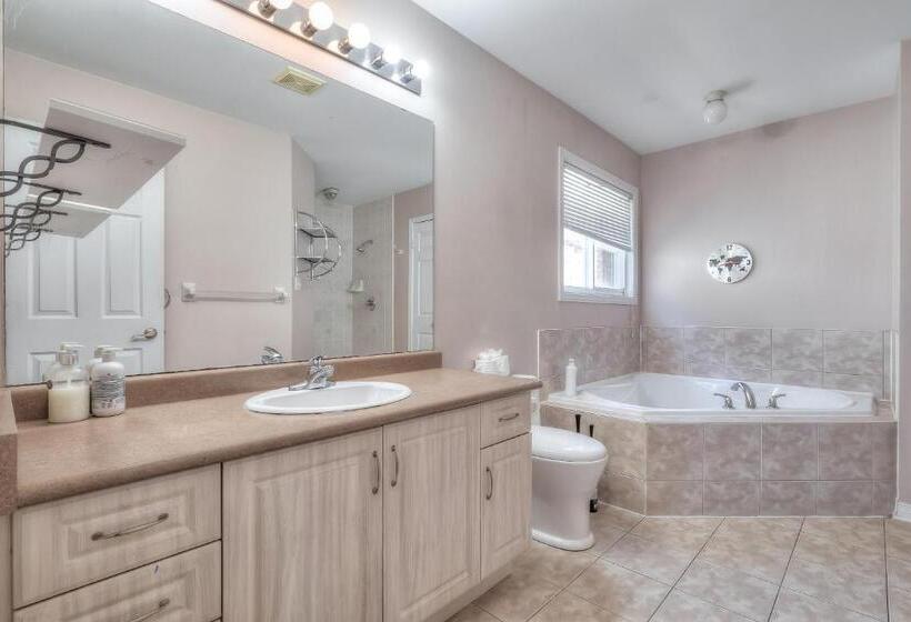 家庭套房, Luxury Villas In Ajax And Scarborough