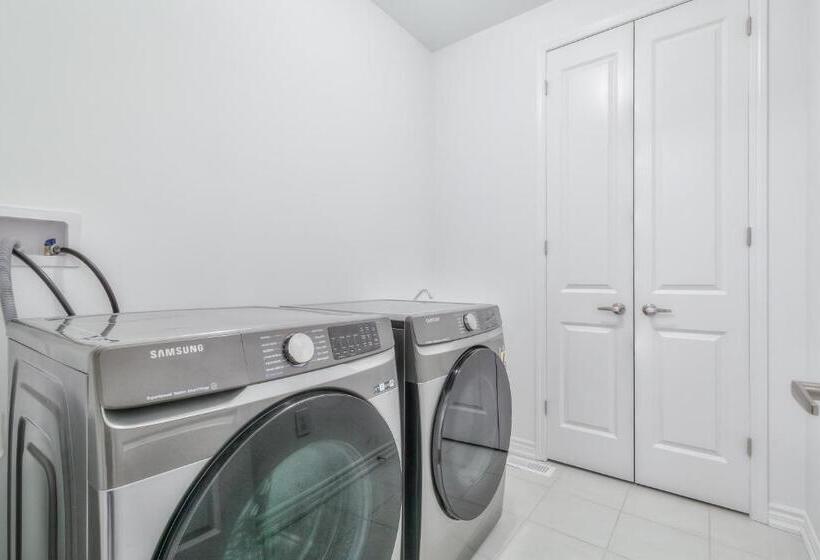 带1个卧室的高档别墅, Luxury Villas In Ajax And Scarborough