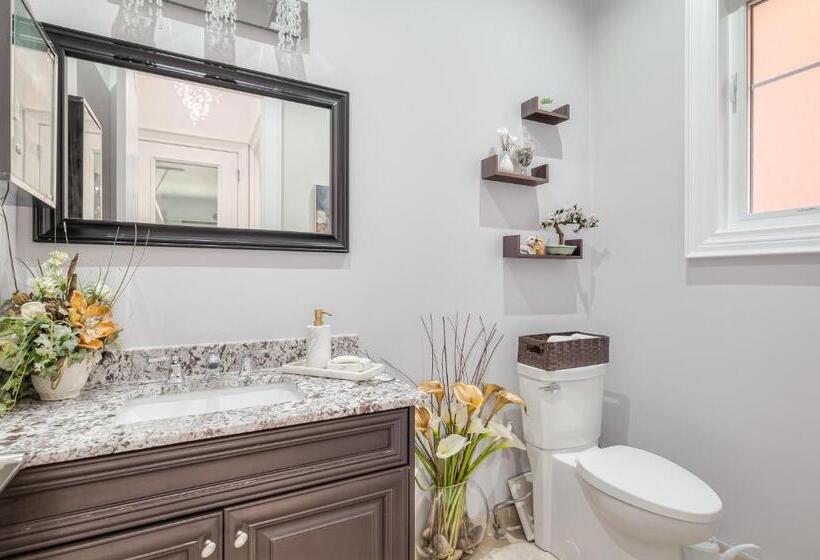 سوییت لوکس, Luxury Villas In Ajax And Scarborough