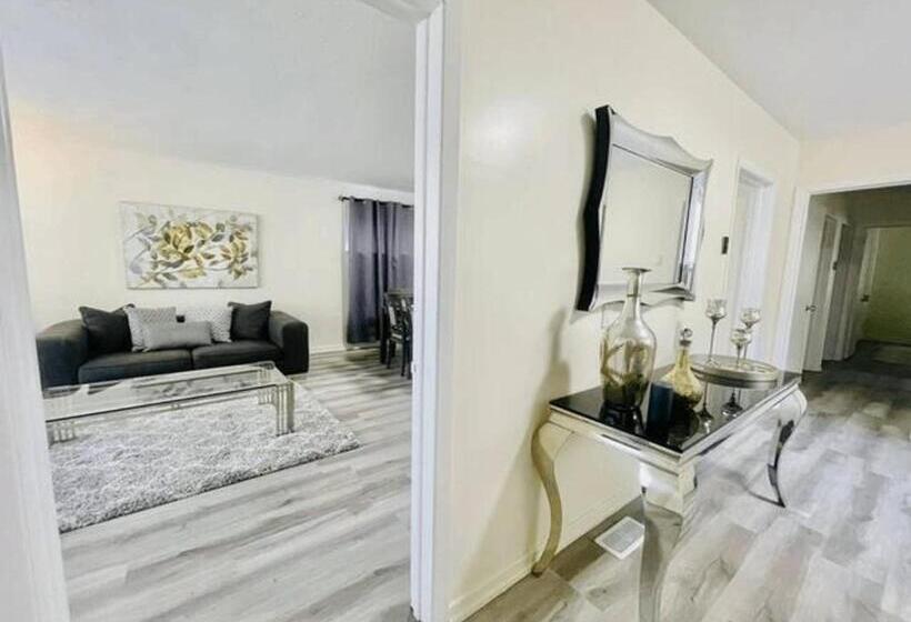 سوییت سوپریور, Luxury Villas In Ajax And Scarborough