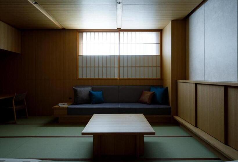 Номер Superior, 黒梅屋 Kurumiya