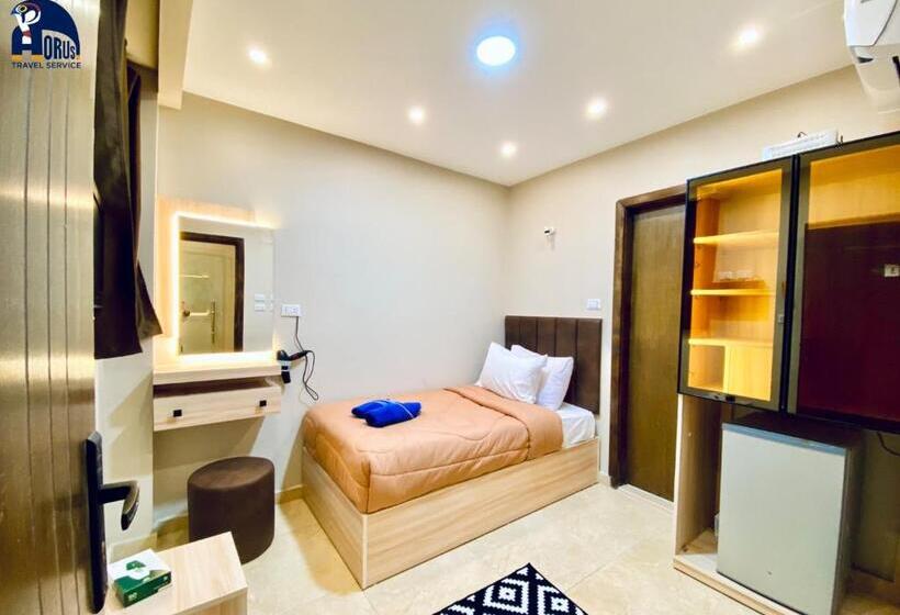 اتاق اکونومی یک تخته, Hola Pyramids Inn