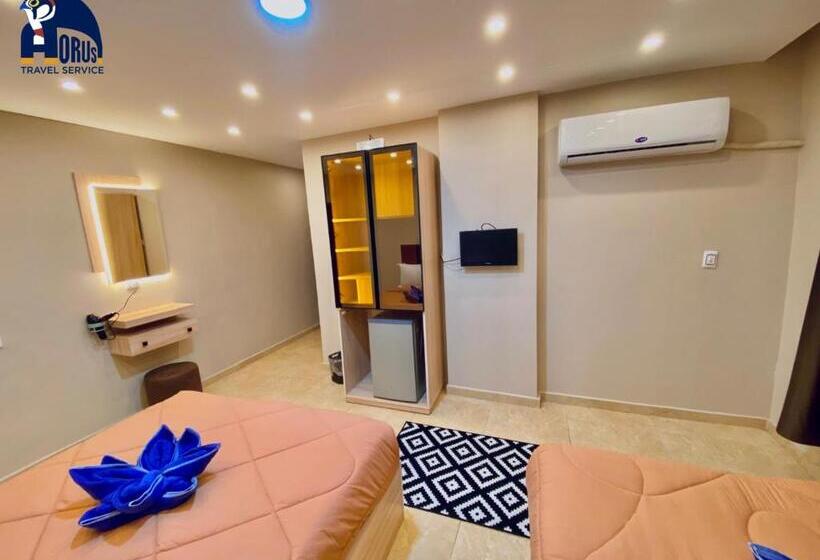 اتاق لوکس, Hola Pyramids Inn