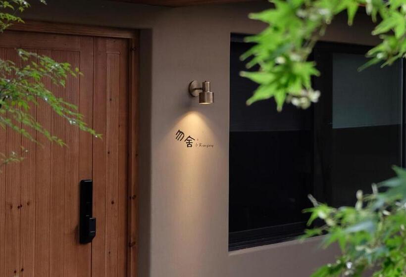 اتاق لوکس, Craft House