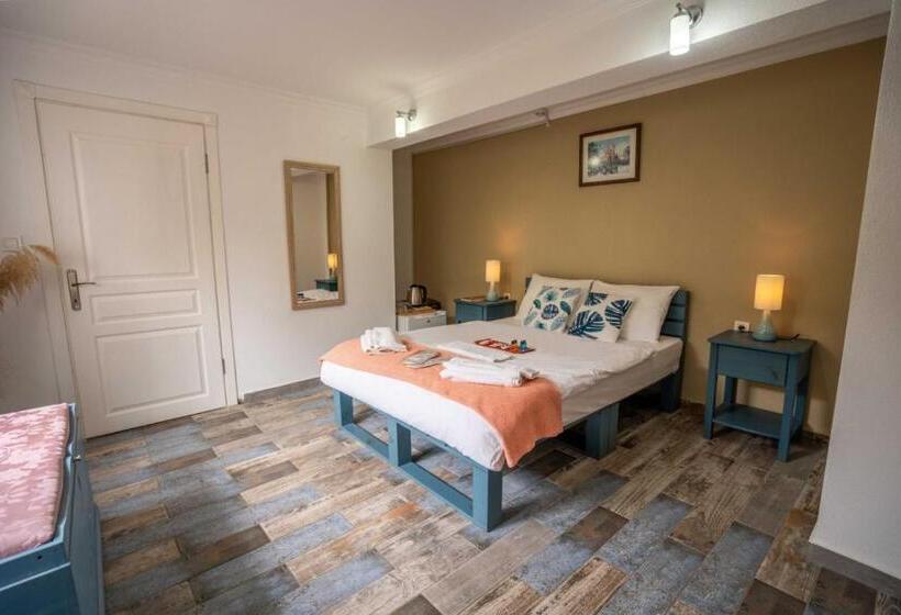 Номер Стандарт Вид на Сад, Cunda Ada Kızı Otel