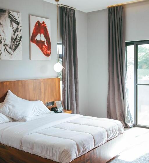 اتاق لوکس با بالکن, Burundi Palace Boutique