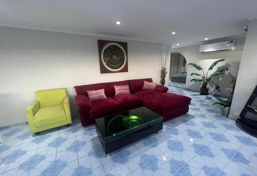 آپارتمان 1 خوابه با چشم‌انداز دریا, Pattaya Beach Condo
