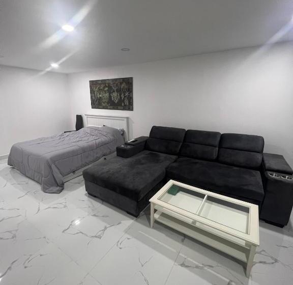 استودیوی استاندارد, Pattaya Beach Condo